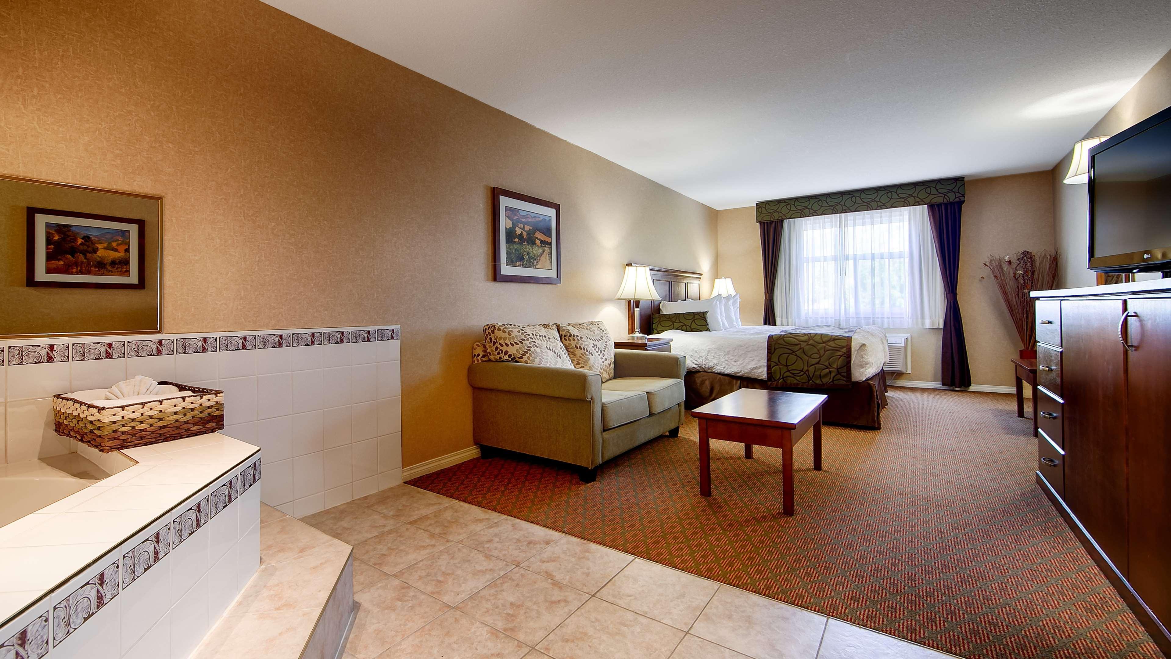 Best Western Plus Osoyoos Hotel & Suites Exterior photo
