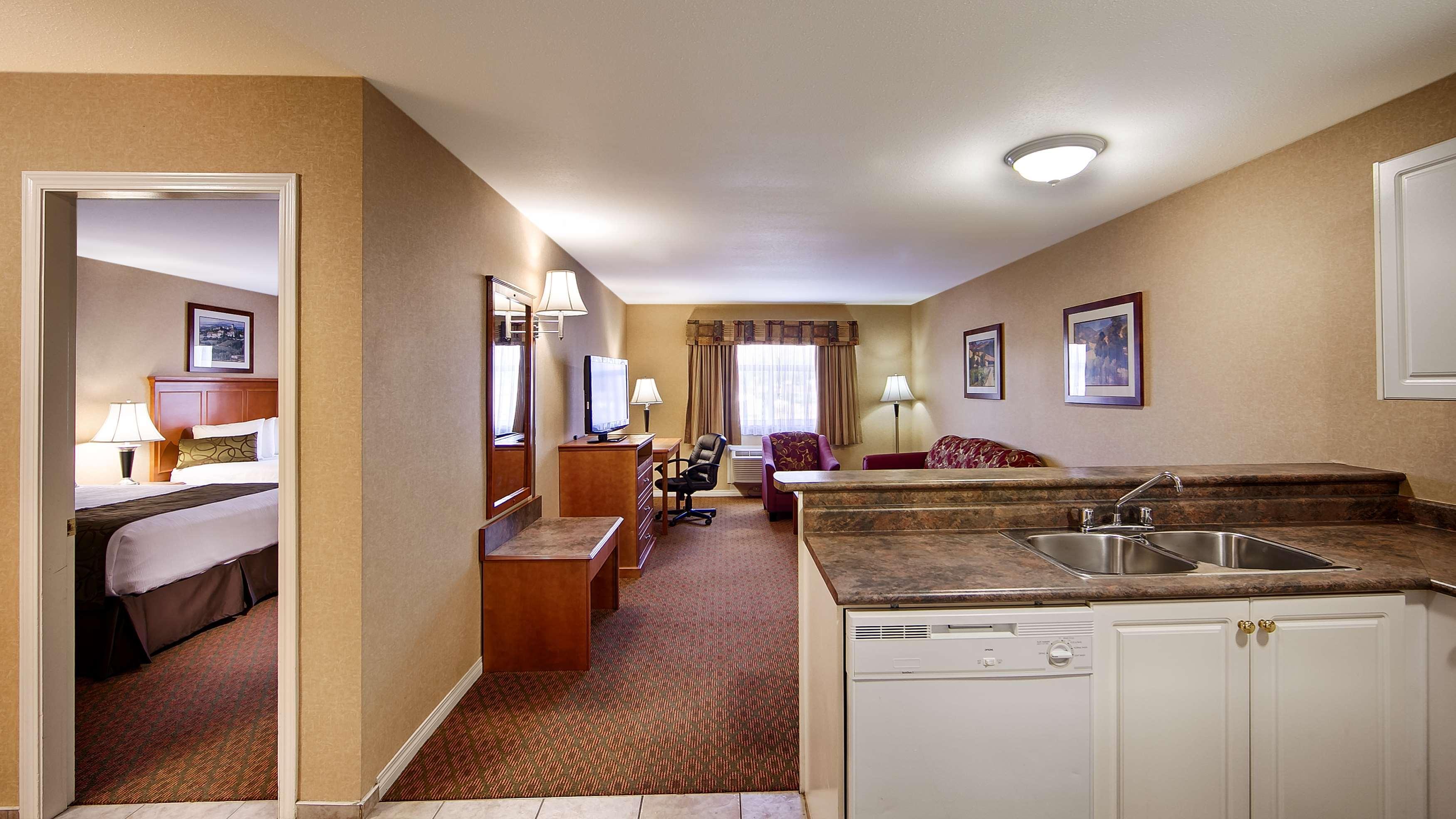 Best Western Plus Osoyoos Hotel & Suites Exterior photo