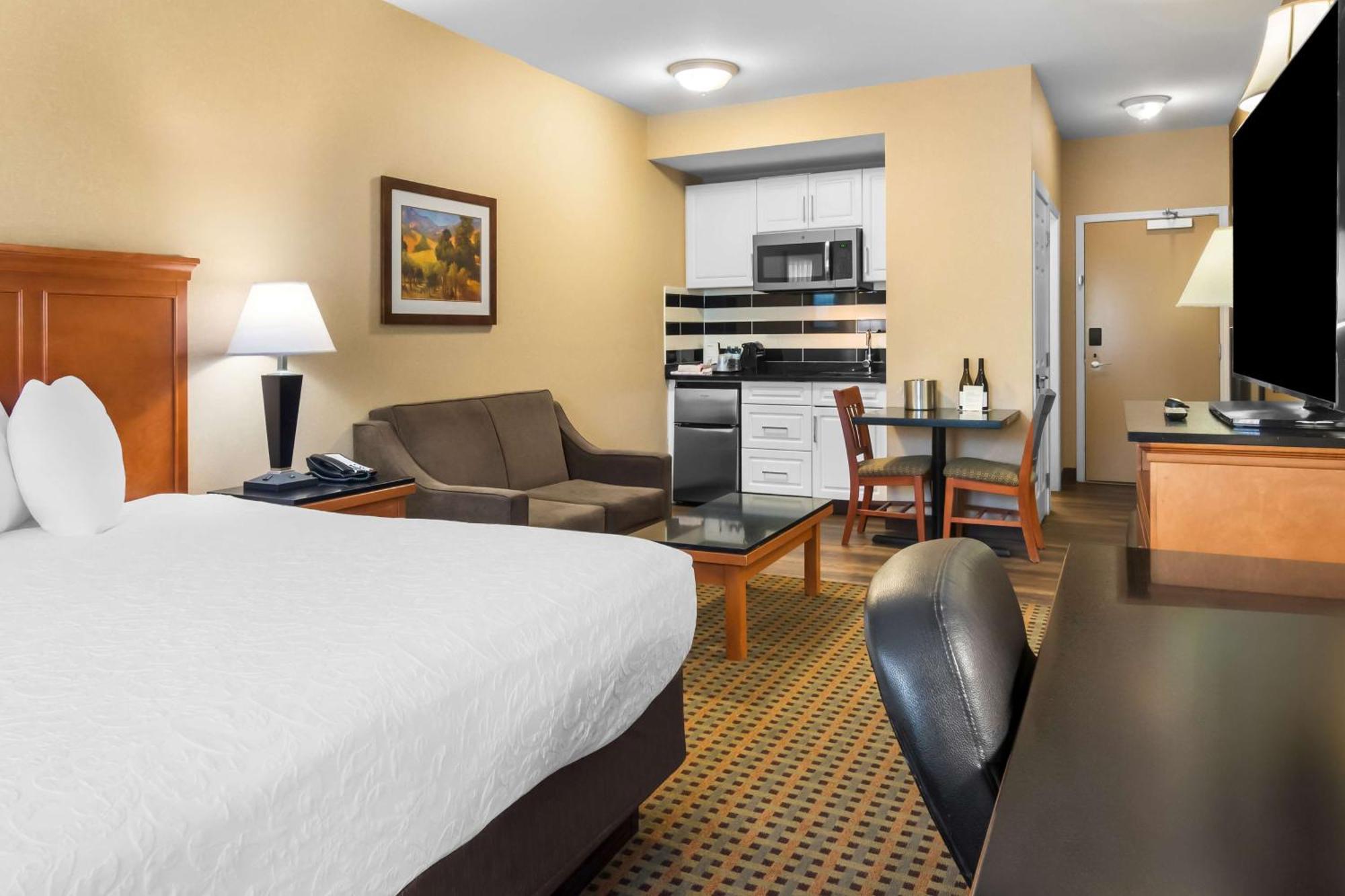 Best Western Plus Osoyoos Hotel & Suites Exterior photo