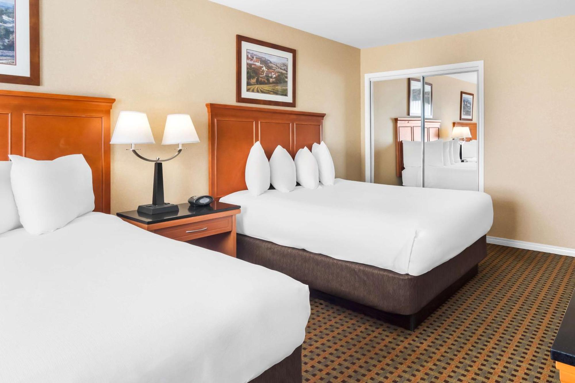 Best Western Plus Osoyoos Hotel & Suites Exterior photo