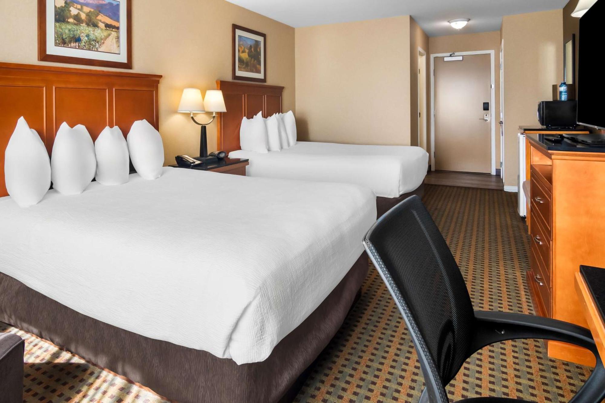 Best Western Plus Osoyoos Hotel & Suites Exterior photo