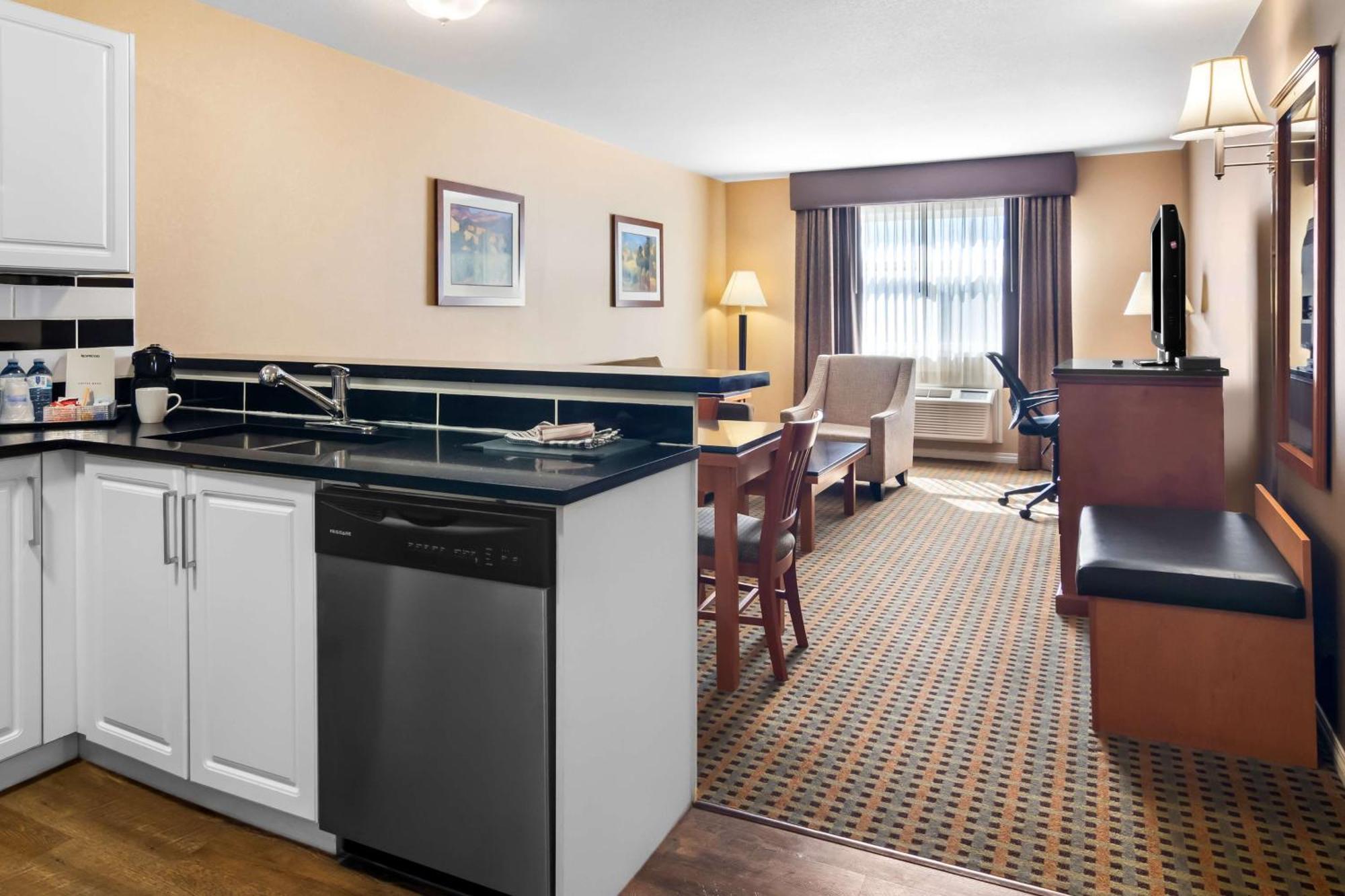 Best Western Plus Osoyoos Hotel & Suites Exterior photo