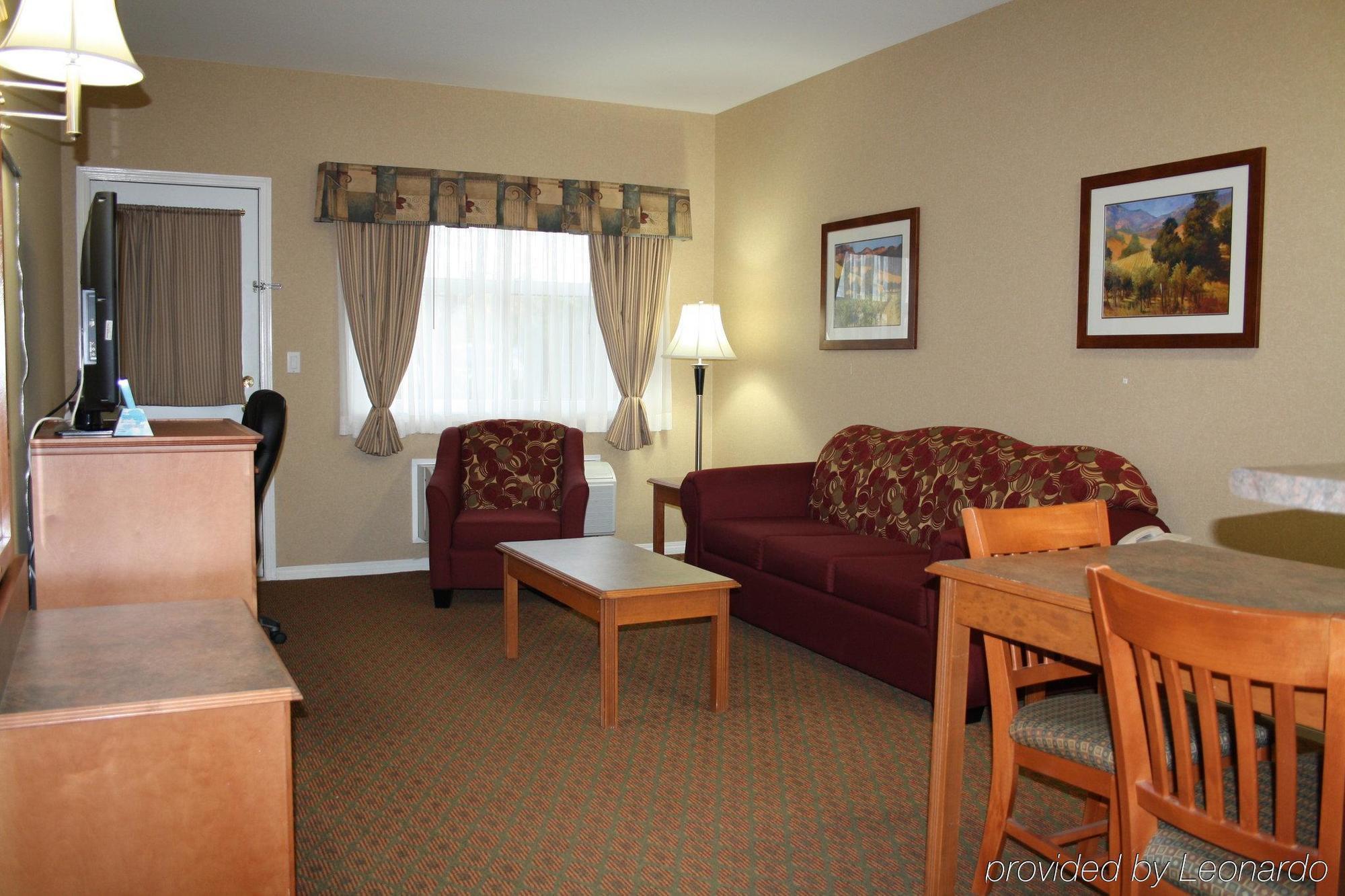 Best Western Plus Osoyoos Hotel & Suites Room photo